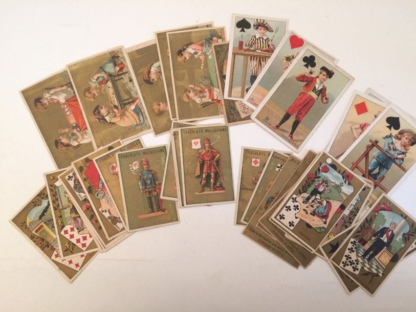 Lot de 41 images chromos publicitaires au thème des cartes à jouer ou du jeu de cartes. 