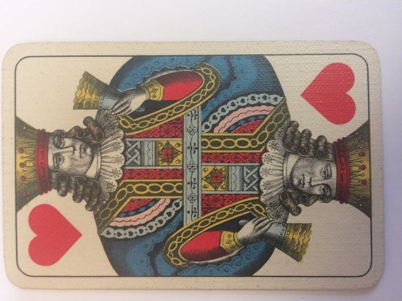 Jeu p. viennois grande couronne, Franz Adametz, Wien XVIII, vers 1934, timbre bicolore 2e République autrichienne, logo fab., 32/32 cartes +1 ; 99 x 65 mm. TBE. + Jeu p. viennois petite couronne, Piatnik, vers 1934, 2 timbres bicolores 2e République autrichienne, logo fab., 52/52 c, 93 x 62 mm. BE. 