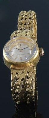 Montre bracelet de dame, ronde, souple, OMEGA en or jaune. Poids brut : 44,54 g.