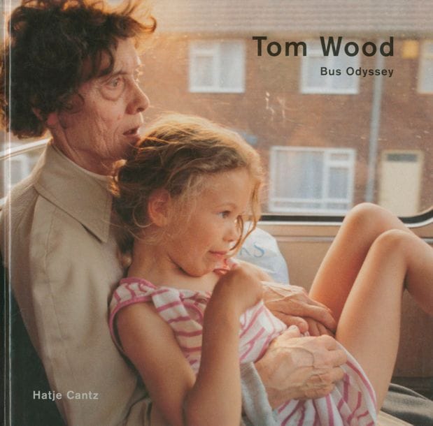 WOOD, TOM (1951)
Bus Odyssey.
Hatje Cantz, 2001.
In-8 (23 x 23 cm). Édition originale, signée par Tom Wood. Reliure d'éditeur sous jaquette illustrée.