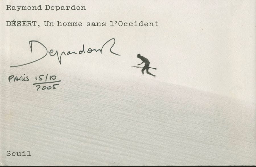 DEPARDON, RAYMOND (1942)
Quatre volumes, dédicacés et/ou signés par Raymond Depardon.
*Désert, un homme sans l'Occident.
Seuil, 2003.
In-8 (16,5 x 25,5 cm). Édition originale, signée sur la couverture. Reliure sous jaquete illustrée.
*Depardon. USA.
Éditions Xavier Barral, 2018.
In-4 (29 x 22,5 cm). Édition originale, signée par Depardon. Couverture rigide illustrée.
*Depardon. 100 photos pour défendre la liberté de la Presse.
Reporters sans Frontières, 1997.
In-4 (30 x 21 cm). Édition originale, brochée, signée par Raymond Depardon. 
*Manhattan out.
Steidl, 2008.
In-4 (21 x 30 cm). Édition originale, signée par Depardon. Reliure rigide titrée.