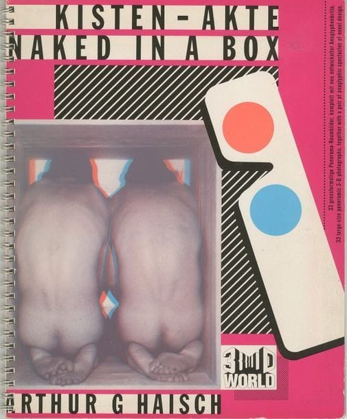 HAISCH, ARTHUR G. (1939)
Kisten-Akte. Naked in a box.
3-D World, Basel, 1982.
In-4 (28,5 x 23 cm). Édition originale. Reliure en spirale et couverture illustrée. Complet des lunettes 3D.