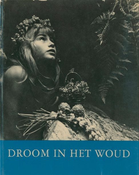 KANDO, ATA (1913)
Droom in het wood. 
Uitgeverij contact, Amsterdam - Antwerpen, 1957. 
In-4 (28 x 22 cm). Édition originale. [44] pp. Textes de Thomas Kando. Nombreuses illustrations reproduites en héliogravure. Reliure toilée blanche et titre imprimé en creux au dos sous jaquette illustrée.