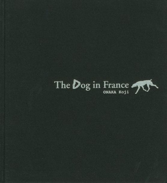 KÔJI, ONAKA (1960)
The dog in France.
Sokyu-sha, 2008.
In-8 (21 x 20 cm). Édition originale, reliée, signée par le photographe.
