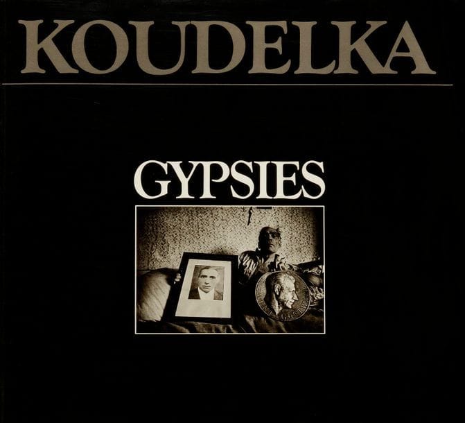 KOUDELKA, JOSEF (1938) 
Gypsies. 
Aperture, New York, 1975. 
In-4 oblong (27,5x30cm). Édition originale (seconde impression), brochée. Couverture souple illustrée.