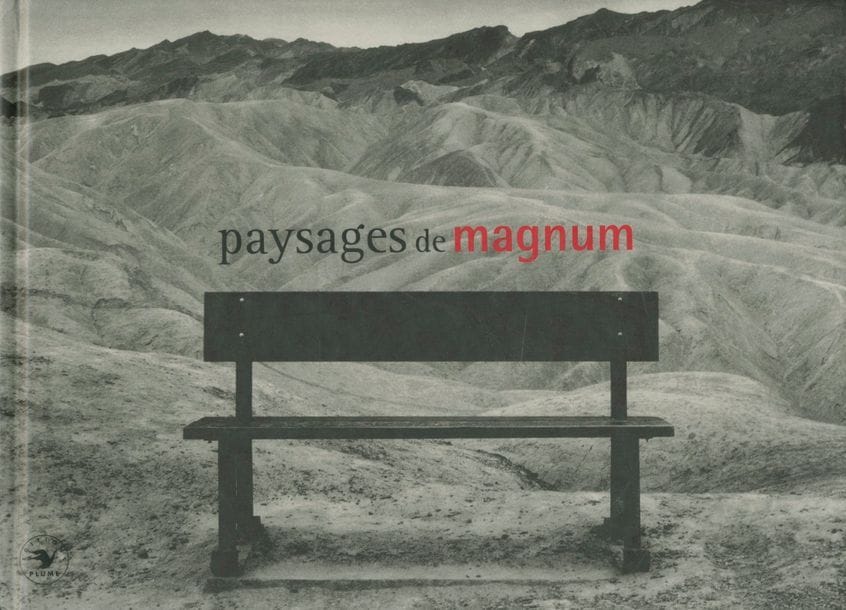MAGNUM
Paysages de Magnum.
Éditions Plume, 1997.
In-8 oblong (15,5 x 22 cm). Édition originale, signée par 3 photographes de Magnum : Raymond Depardon, Harry Gruyaert et Richard Kalvar. 184 pp. Couverture rigide illustrée.