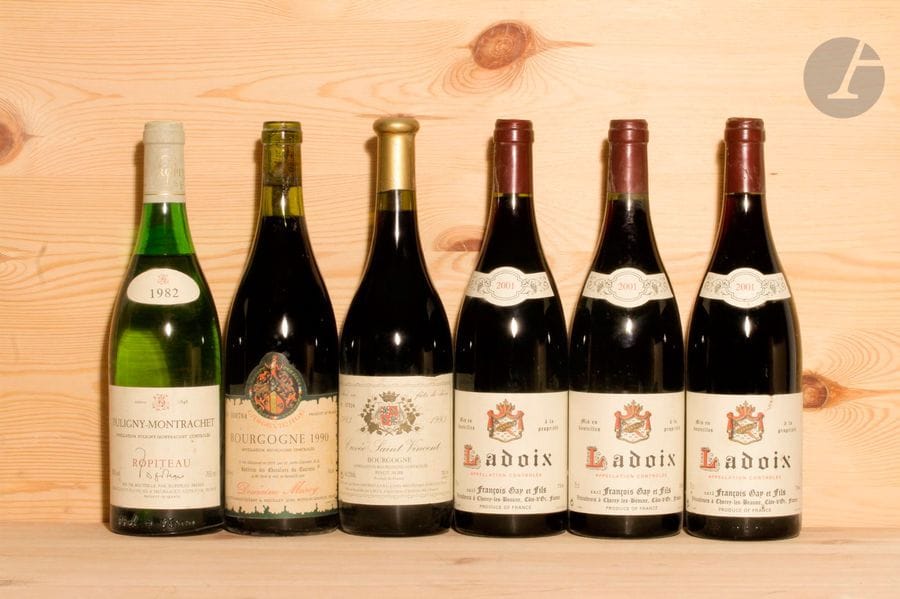 3 B LADOIX (1 e.l.a.), François Gay & Fils, 2001
1 B PULIGNY-MONTRACHET (3,5 cm), Ropiteau , 1982
1 B BOURGOGNE TASTEVINÉ Rouge (s.c.), Marey, 1990
1 B BOURGOGNE CUVÉE ST VINCENT PINOT NOIR (e.l.a.), Pierre Laforest, 1993
