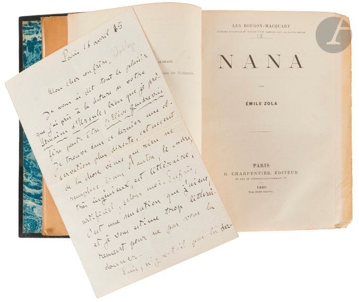 ZOLA (Émile).
Nana.
Paris : G. Charpentier, 1880. — In-18, 189 x 131 : (2 ff.), 524 pp., couverture imprimée. Demi-maroquin bleu nuit à coins, dos à nerfs, tête dorée, non rogné, couverture conservée (Canape).

Édition originale d’un des plus importants romans d’Émile Zola (1840-1902), neuvième opus de la série des Rougon-Macquart. Le texte fut d’abord publié en feuilleton dans la revue Le Voltaire du 16 octobre 1879 au 5 février 1880.
Un des 325 exemplaires imprimés sur papier de Hollande.
Exemplaire enrichi d’une belle L.A.S. de l’auteur adressée au romancier Robert Caze (1853-1886), Paris 16 avril 1885, 2 pages in-8. Zola donne son avis sur deux ouvrages de ce dernier : Semaine d’Ursule (1885) et L’Élève Gendrevin (1884). « Je trouve dans ce dernier une observation plus directe, cet accent de la chose vécue que rien ne remplace. Dans l’autre, le cadre, très ingénieux, est littéraire, artificiel, selon moi. Enfin, c’est une sensation que j’aie eue, et je vous estime trop littérairement pour ne pas vous la donner. Puis, n’y a-t-il pas là derrière l’Histoire d’un cœur simple, qui ravage actuellement notre littérature, par une affectation de simplicité qui est bien peu dans l’époque. De grâce, méfiez-vous, non pas de la simplicité grand dieu ! mais de l’adoration du rien que je vois tourner au culte dans la jeune génération. »
Premier plat et dos défaits, frottements d’usage aux nerfs et aux charnières. Déchirures sur le bord du second plat de la couverture.