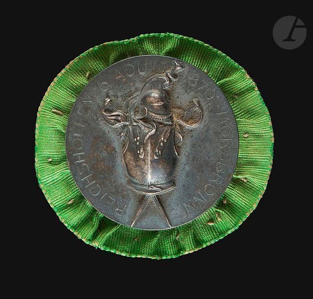 Société Fraternelle des Cuirassiers de Reichshoffen, fondé en 1901
Insigne de membre en métal argenté. 
Avec sa cocarde en moire verte.
31 mm
B.E.