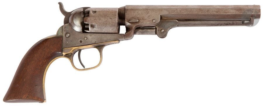 Revolver Colt Pocket modèle 1849, 6 coups, calibre 31.
Canon à pans de 15,2 cm
Avec marquages « address col. sam colt newyork U.S. America ».
Barillet gravé de scène de diligence. Carcasse ouverte frappée colts patent.
Pontet en laiton argenté (restes).
Plaquettes de crosse en noyer.
A.B.E.
N°198434.