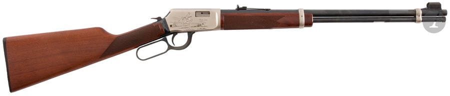 Carabine Winchester modèle 9422 XTR, calibre 22 L.R. 
Canon de 51 cm (20“). Finition argentée et gravée, frappée « RIOX ». Crosse en noyer. 
Longueur totale : 96 cm
Catégorie C à déclarer. N°F433592.