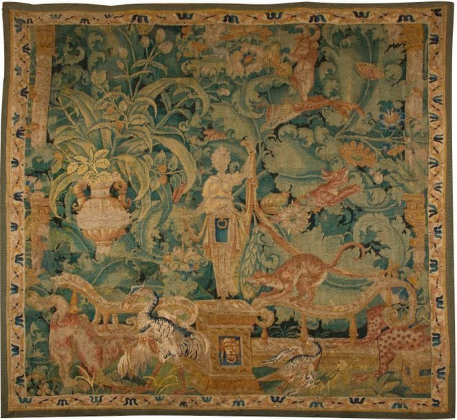 Fragment de tapisserie des Flandres à décor de termes, vases et animaux fantastiques dans un entourage de feuilles de choux ; bordure rapportée à une date ultérieure.

Début du XVIIe siècle (restaurations).

H : 184 cm, L : 174 cm
