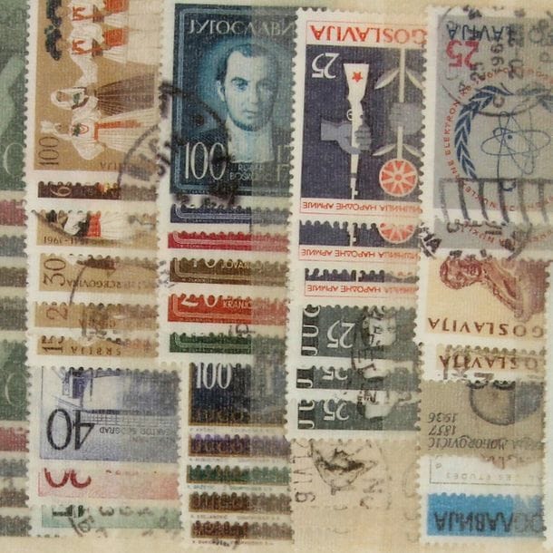 Un carton contenant principalement des timbres neufs des pays d'Europe de l'Est et des Balkans (Serbie, Croatie ...).

Période autour de la Seconde Guerre Mondiale dont Allemagne et zone d'occupation
