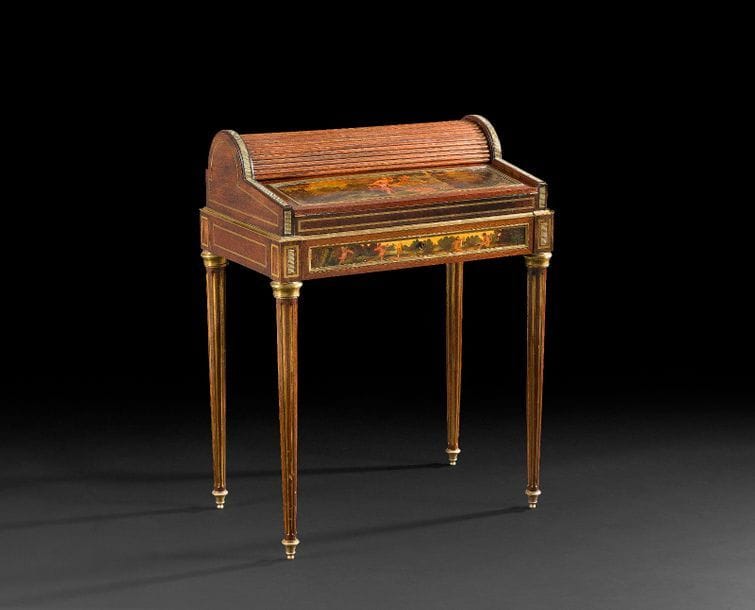 Petit secrétaire à cylindre en acajou et vernis parisien, ouvrant à un tiroir, une tablette dépliante et un cylindre à lamelles, reposant sur des pieds fuselés à cannelures.

De goût Louis XVI (restaurations).

H : 87 cm, L : 67 cm, P : 41 cm