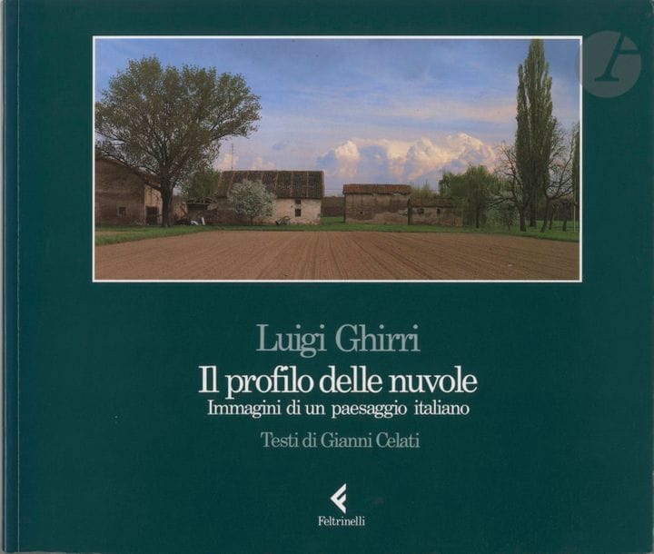 GHIRRI, LUIGI (1943-1992)
Il profilo delle nuvole, immagini di un paesaggio italiano. 
Feltrinelli, Milan, 1989.
In-4 (28 x 25 cm). Édition originale brochée. 138 pp. 108 photographies en couleurs. Texte en italien de Gianni Celati. Couverture souple illustrée.