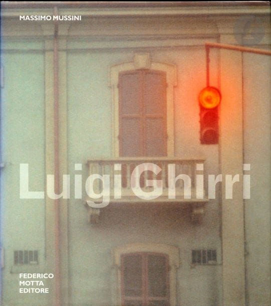 GHIRRI, LUIGI (1943-1992)
Luigi Ghirri.
Federico Motta Editore, Milan, 2001. 
In-4 (29 x 26 cm). 384 pp. Édition originale. 
415 photographies en couleurs dont 128 sur pages dédiées, textes en italien de Massimo Mussini et Laura Gasparini. Reliure d’éditeur et jaquette illustrée (une toute petite griffure au dos de la jaquette et une légère décoloration au dos).