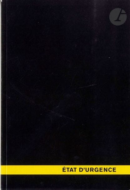 LOCKEMANN, BETTINA (1971)
Etat d’urgence, Paris, 14 novembre 2015.
Bettina Lockemann, 2015.
In-8 (21 x 14 cm). Édition originale brochée, signée par Bettina Lockemann. Tirage limité de 500 exemplaires. 120 pp. 60 photographies en noir et blanc. Couverture souple titrée.
