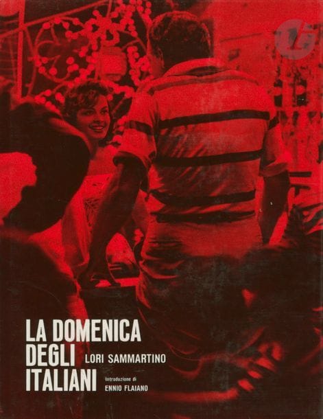 SAMMARTINO, LORI 
2 volumes.
La domenica degli italiani.
Minerva, Milano, 1961.
In-4 (28,5 x 22 cm). Édition originale. Texte d’Ennio Flaiano. 120 photographies reproduites en héliogravure. Relié sous jaquette illustrée.
Amore a Roma.
Minerva, Milano, 1960.
In-4 (28,5 x 22 cm). Édition originale. Texte d’Ercole Patti. Photographies reproduites en héliogravure. Reliure illustrée.