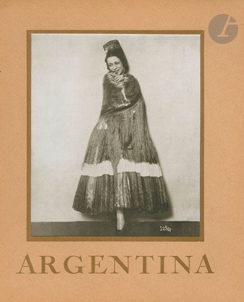 DORA KALLMUS (dite Madame d’Ora) (1881-1963) 
8 plaquettes de Gala de Danses et Ballets des années 1920 et 1930, illustrées par Madame D’Ora. Formats 27 x 21 cm
Couvertures souples sous cristal d’origine.