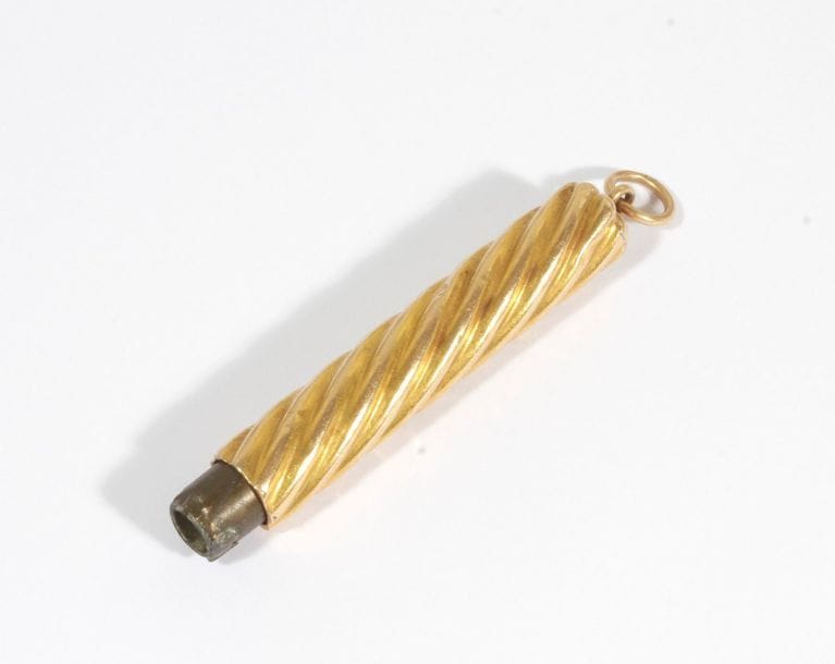 Porte-mine en or 18K (750) torsadé. Poids brut : 15,6 g