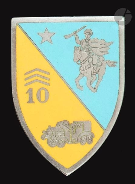 Insigne du 10e Groupe Autonome porté de Chasseurs d’Afrique 1er modèle (en argent émail laiteux).