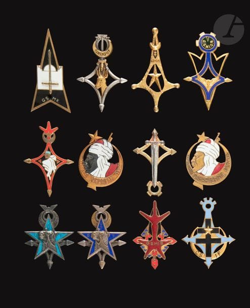 12 insignes sahariens CSIF, GSMIOR 1er mod, GSMIS, GSMK, GSMT, GSMI, GSMM, GSMT, 2 GSST(1 en argent [AC]) 2x CSP (1 [ANC]). 