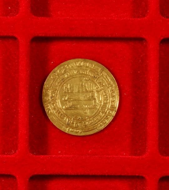 1 pièce de 1 Dinar musulman en or.
Poids:3.5 g

Frais acheteur = 8% HT