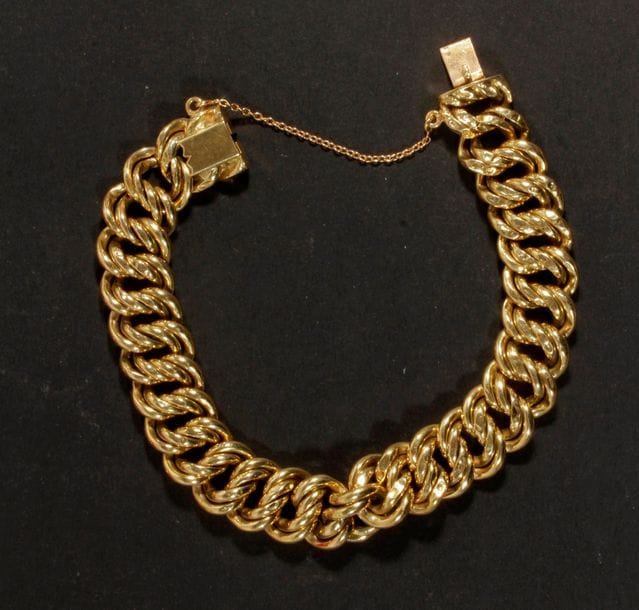 Bracelet maillons gourmette.
Poids : 19,4 g

Frais acheteur = 8% HT