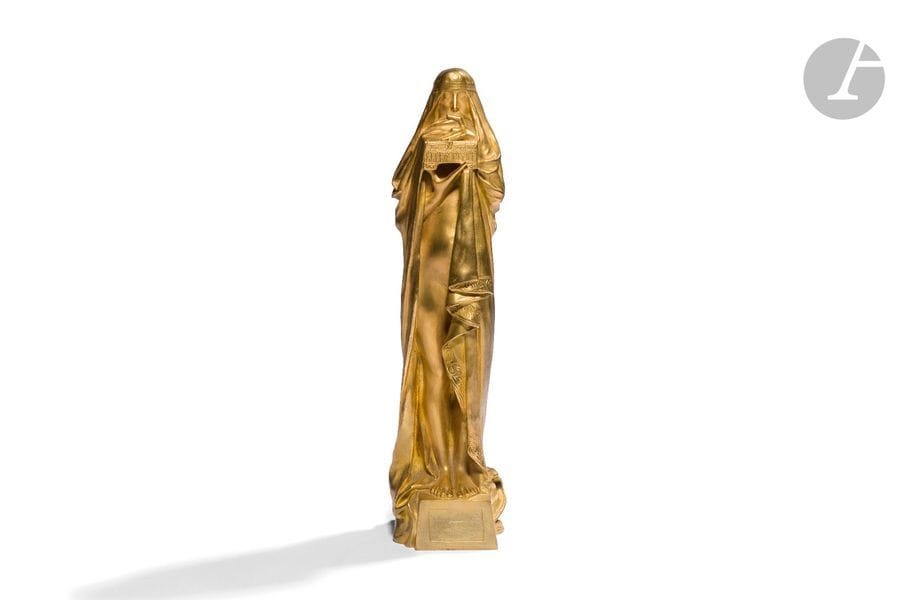 FIX-MASSEAU (PIERRE-FÉLIX MASSEAU, DIT) (1869-1937) 
Le secret, le modèle créé en [1894]
Sculpture.
Épreuve en bronze doré. 
Fonte d’édition ancienne, vers 1900.
Signée FIX MASSEAU sur la partie droite de la terrasse et porte le cachet du fondeur SIOT DECAUVILLE Paris à l’arrière de la terrasse.
Hauteur : 28 cm 

Bibliographie :
- L’Art décoratif – N° 18 de mars 1900. Un modèle identique reproduit page 230.
- Les Bronzes du XIXe siècle – Dictionnaire des sculpteurs – Pierre Kjellberg, Les Éditions de l’Amateur, Paris, 2005. Modèle identique reproduit page 346.