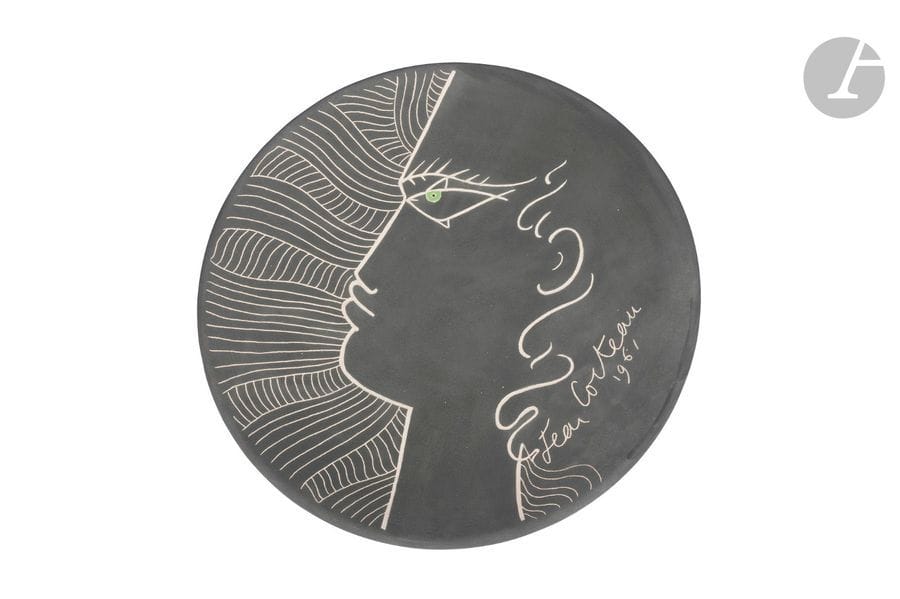JEAN COCTEAU (1889-1963) & ATELIER MADELINE-JOLLY
Le Gabier de Vigie, le modèle créé en [1961], d’une édition à 40 exemplaires
Coupe circulaire.
Épreuve en terre blanche ; engobe gris anthracite regratté blanc, émaux vert et noir. 
Signée et datée Jean COCTEAU 1961 à l’étoile sur l’avers, porte la mention Édition originale de Jean COCTEAU – Atelier MADELINE-JOLLY et la numérotation 16/40 au revers. 
Diamètre : 36 cm 

Important :
Le certificat d’origine de cette œuvre, établi le 14 novembre 1961 et signé par Marie-Madeleine Jolly et Philippe Madeline, sera remis à l’acquéreur.

Bibliographie : 
Jean Cocteau céramiques – Catalogue raisonné - Annie Guédras, éditions Teillet-Dermit coéditeurs, 1989. Œuvre identique référencée sous le numéro 231 et reproduite page 147.