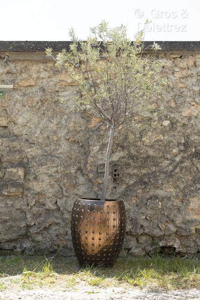 Stoneware outdoor pot with bronze-tone metallic...