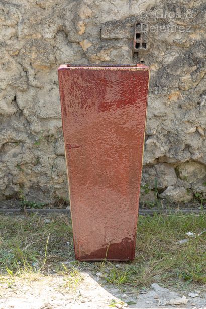 Large quadrangular pot in oxblood glazed...