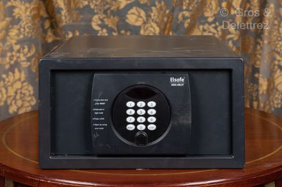 Hotel chest in black lacquered metal, brand...