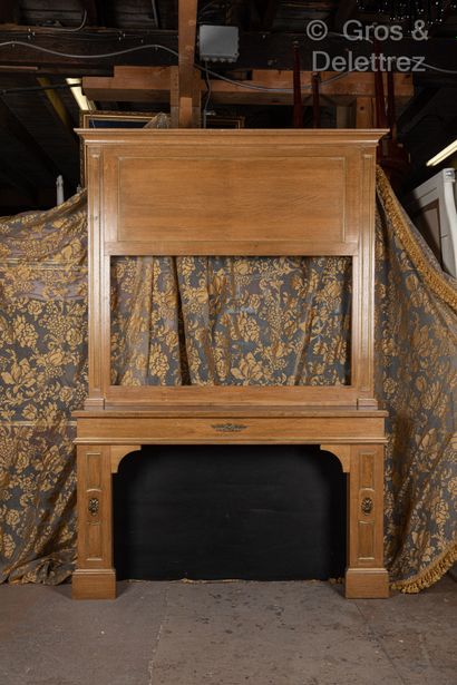 TV unit composed of a mantelpiece and an...