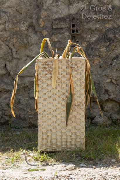 Outdoor pot in brown and cream glazed stoneware...