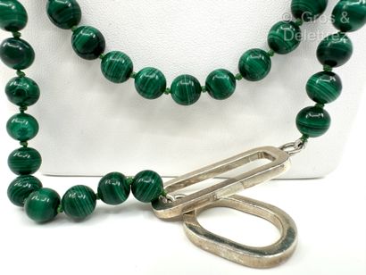 Marc DELOCHE
Long necklace with a row of...