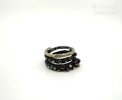 Attributed to CASOAR
Scroll ring in textured...