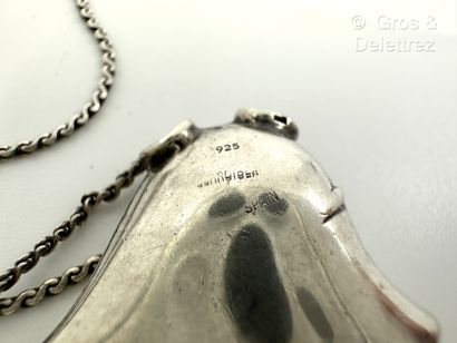 Spanish work
Free-form pendant in exempted...