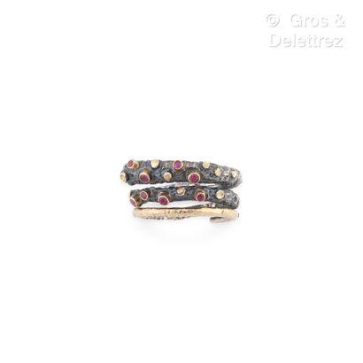 Attributed to CASOAR
Scroll ring in textured...