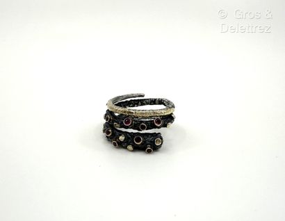 Attributed to CASOAR
Scroll ring in textured...