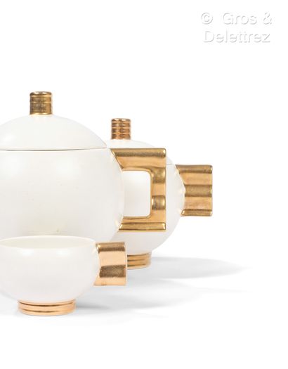 ROBJ PARIS
A 26-piece tea service comprising...