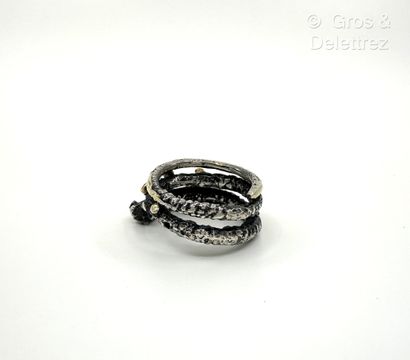 Attributed to CASOAR
Scroll ring in textured...