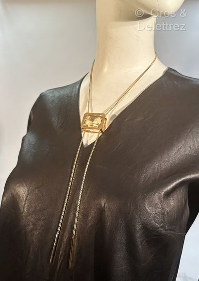 Daniela BAUMGARTNER
Tie necklace in yellow...