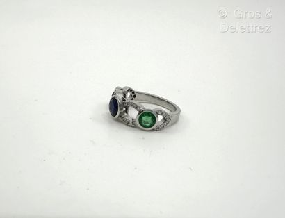 Travail français
Bague jonc ajourée en or...