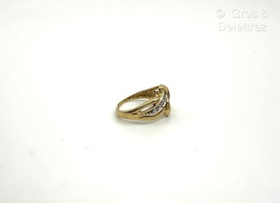 Bague « Volutes » en or jaune et or gris...