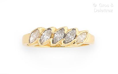 Travail italien
Bague jarretière en or jaune...