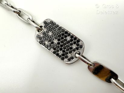Travail français
Bracelet gourmette en or...