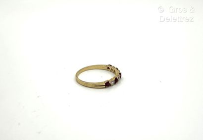 Bague rivière en or jaune 750 millièmes,...