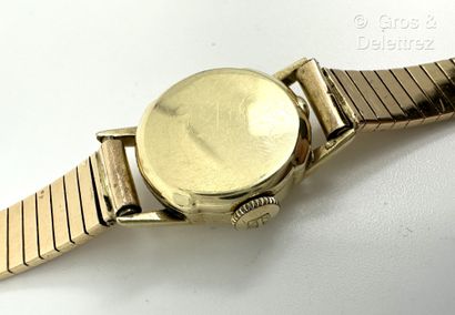 TISSOT
Bracelet-montre de dame en or jaune...