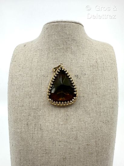 Pendentif piriforme en or jaune 585 millièmes...